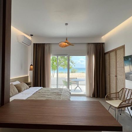 Penthouse & Apartments By The Sea Airport Airstay 阿特米达 外观 照片